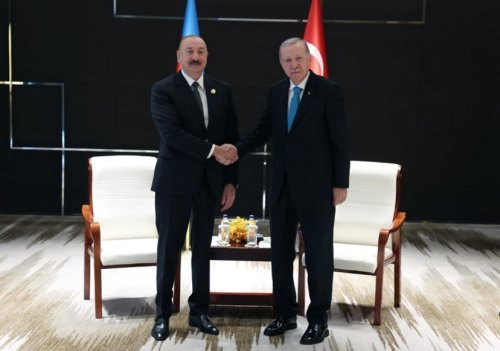 Erdoğan ve Aliyev, Şanghay Zirvesi'nde Bir Araya Geldi: İkili İlişkiler ve Bölgesel İşbirliği Masaya Yatırıldı