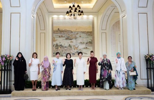 Emine Erdoğan, Şanghay Zirvesi'nde Lider Eşleriyle Buluştu: Kültür ve Barış Köprüsü Kuruldu