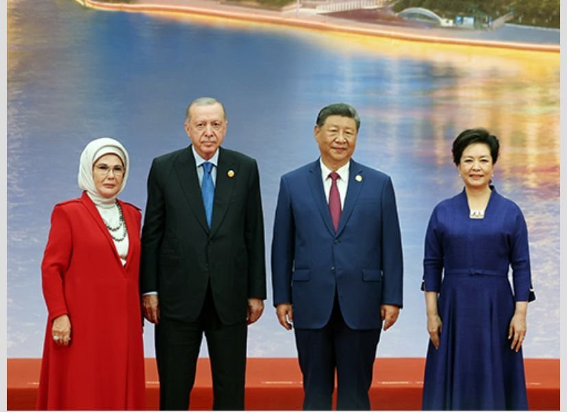 Erdoğan ve Eşi Emine Erdoğan, Şanghay İşbirliği Zirvesi'nde Liderlerle Akşam Yemeğinde Buluştu